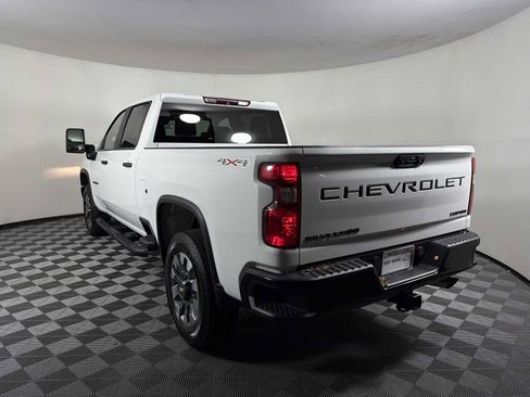 Used 2023 Chevrolet Silverado 2500 Custom w/ Custom Value Package AWD/4WD image 5