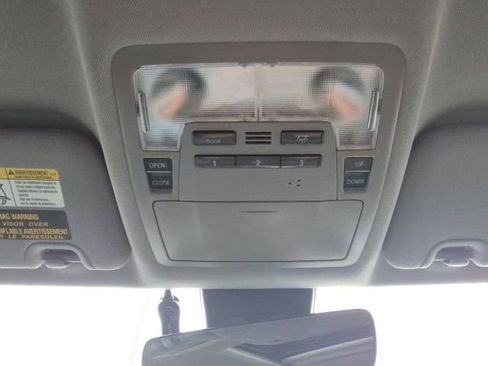 Used 2019 Toyota Highlander SE image 36