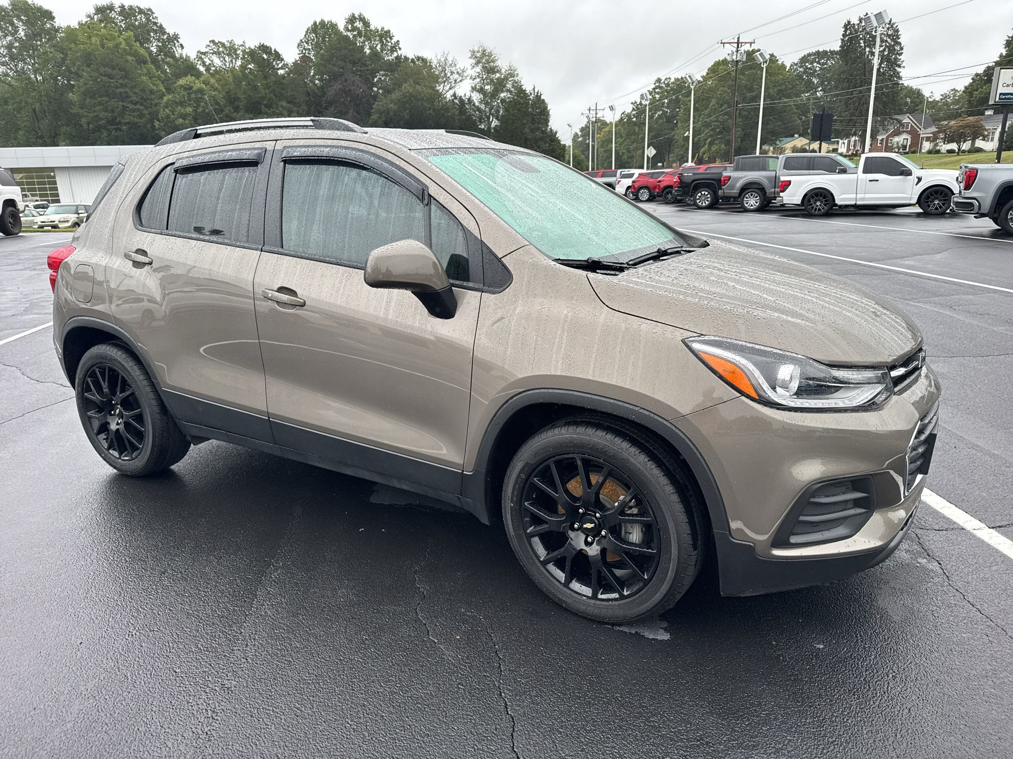 Used 2021 Chevrolet Trax LT w/ Sport Edition FWD image 3