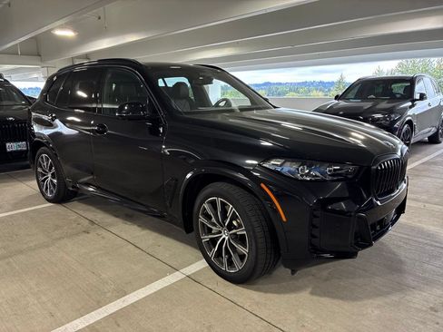 Used 2026 BMW X5 xDrive50e w/ M Sport Package AWD/4WD image 7