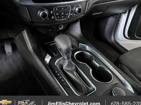 Used 2023 Chevrolet Traverse LT FWD image 16