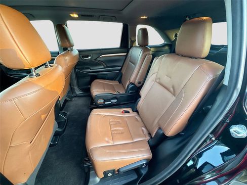 Used 2017 Toyota Highlander Limited Platinum image 24