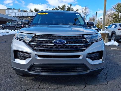 Used 2023 Ford Explorer XLT image 2