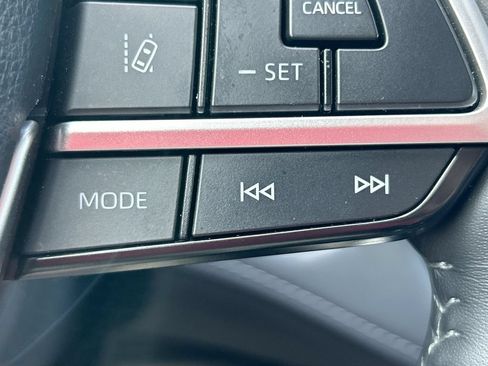 Used 2024 Toyota Highlander Platinum FWD image 18
