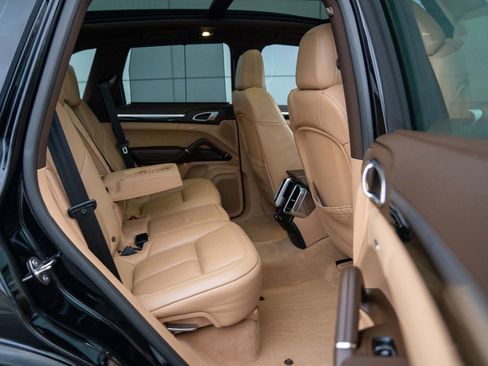 Used 2018 Porsche Cayenne S image 26