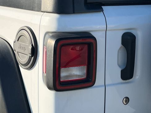 Used 2018 Jeep Wrangler Unlimited Sport image 34