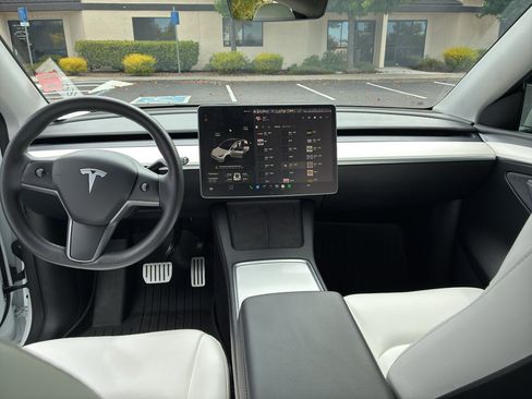Used 2022 Tesla Model Y Performance AWD/4WD image 35