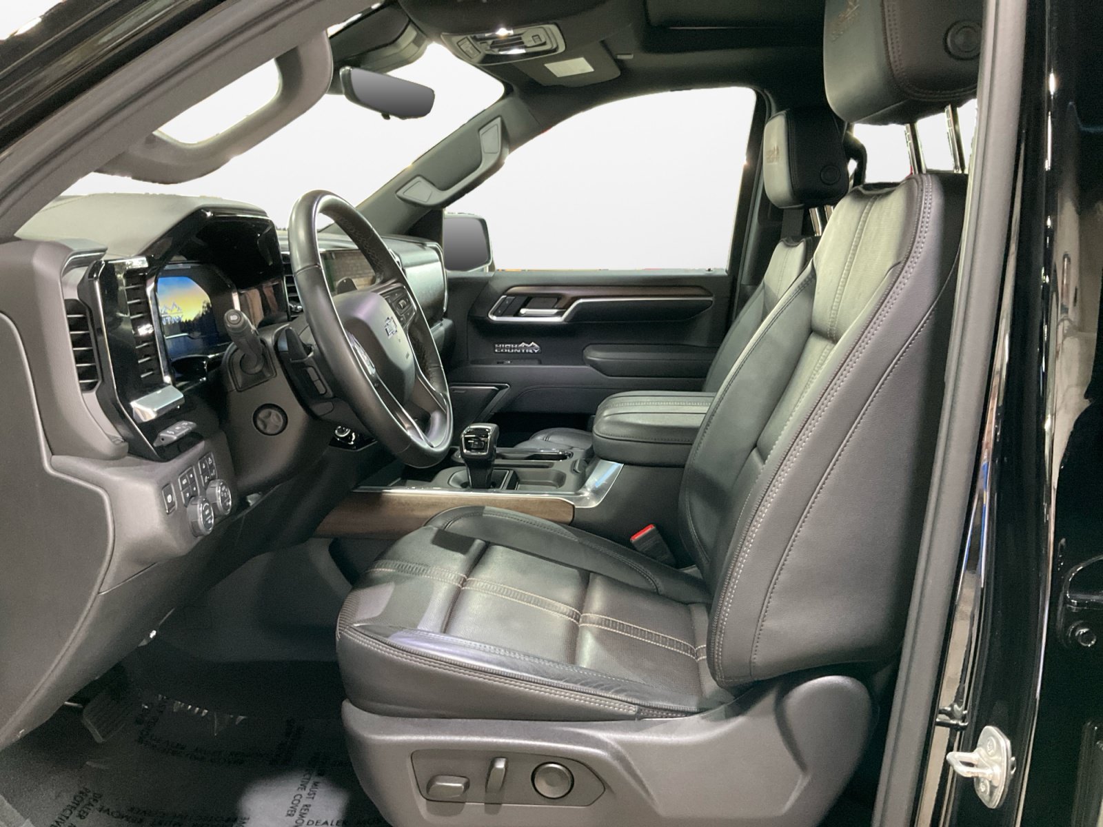 Used 2025 Chevrolet Silverado 1500 High Country w/ Midnight Edition AWD/4WD image 10