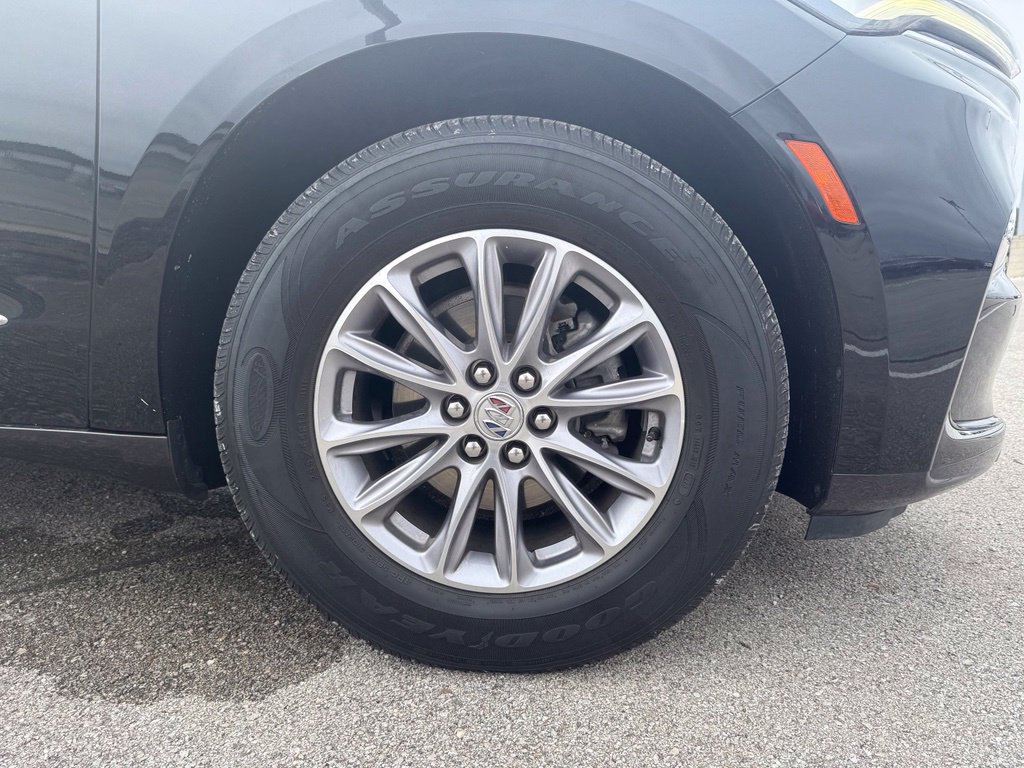 Used 2023 Buick Enclave Essence AWD/4WD image 17