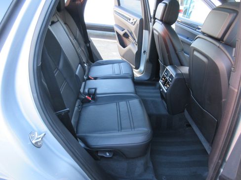 Used 2023 Porsche Cayenne image 37