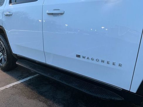 Used 2024 Jeep Wagoneer Series II image 17