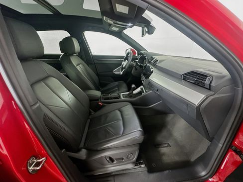 Used 2024 Audi Q3 2.0T Premium AWD/4WD image 32