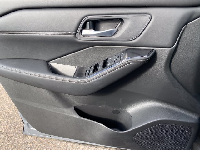 New 2026 Nissan Rogue Dark Armor AWD/4WD image 13