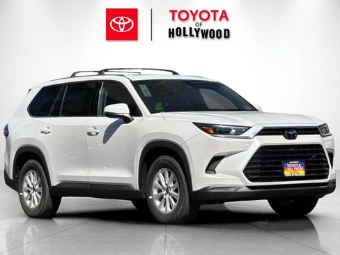 New 2026 Toyota Grand Highlander FWD image 2