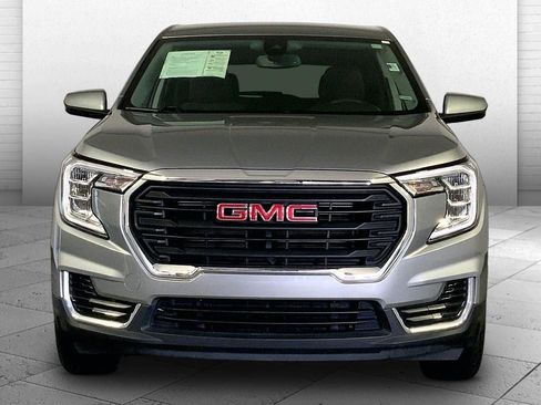 Used 2024 GMC Terrain SLE AWD/4WD image 2