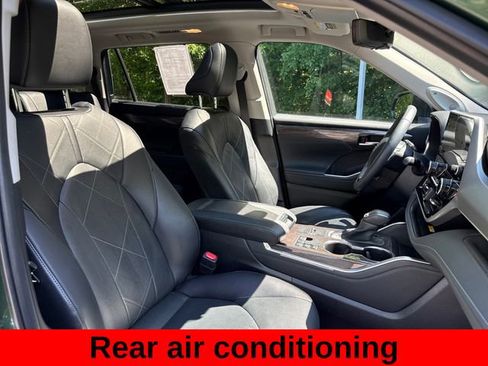Used 2024 Toyota Highlander Platinum AWD/4WD image 27