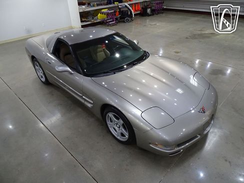Used 1998 Chevrolet Corvette Coupe w/ Roof Pkg image 21