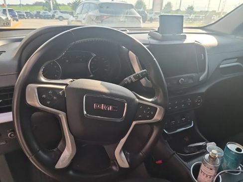 Used 2021 GMC Terrain SLE w/ Elevation Edition FWD image 2