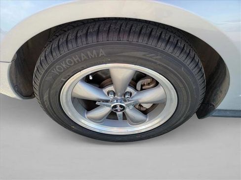 Used 2007 Ford Mustang Deluxe image 9