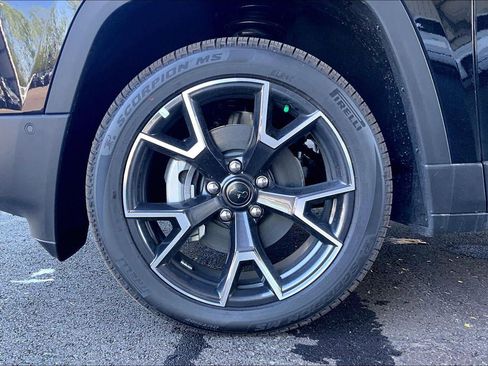 New 2026 Jeep Cherokee Overland w/ Trailer Tow Group AWD/4WD image 11