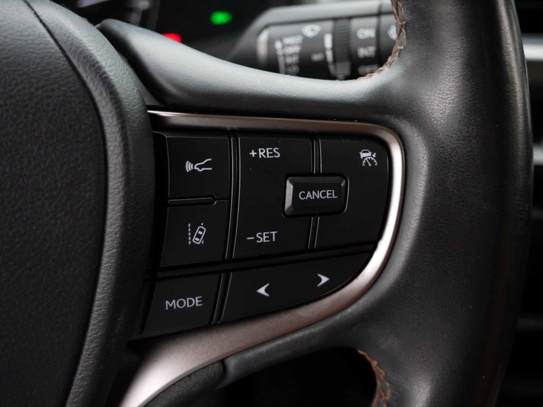 Used 2022 Lexus UX 200 w/ Accessory Package (Z2) FWD image 27