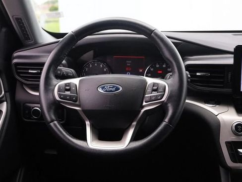 Used 2023 Ford Explorer XLT AWD/4WD image 25