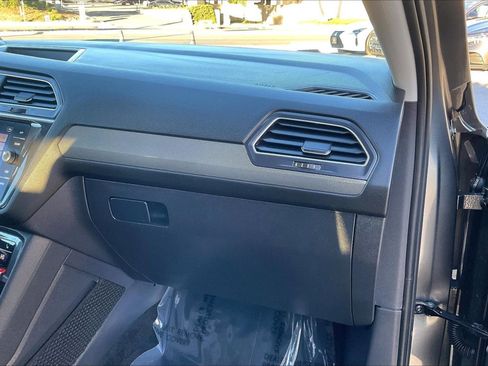 Used 2024 Volkswagen Tiguan SE image 13