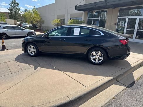 Used 2021 Chevrolet Malibu LS FWD image 9