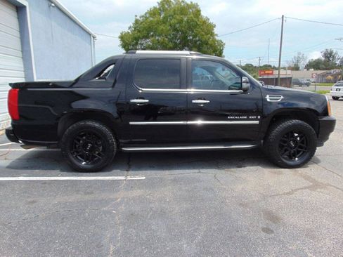 Used 2007 Cadillac Escalade EXT w/ Information Package AWD/4WD image 8