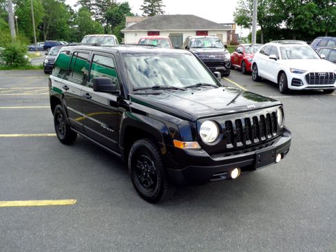 Used 2017 Jeep Patriot Sport image 3