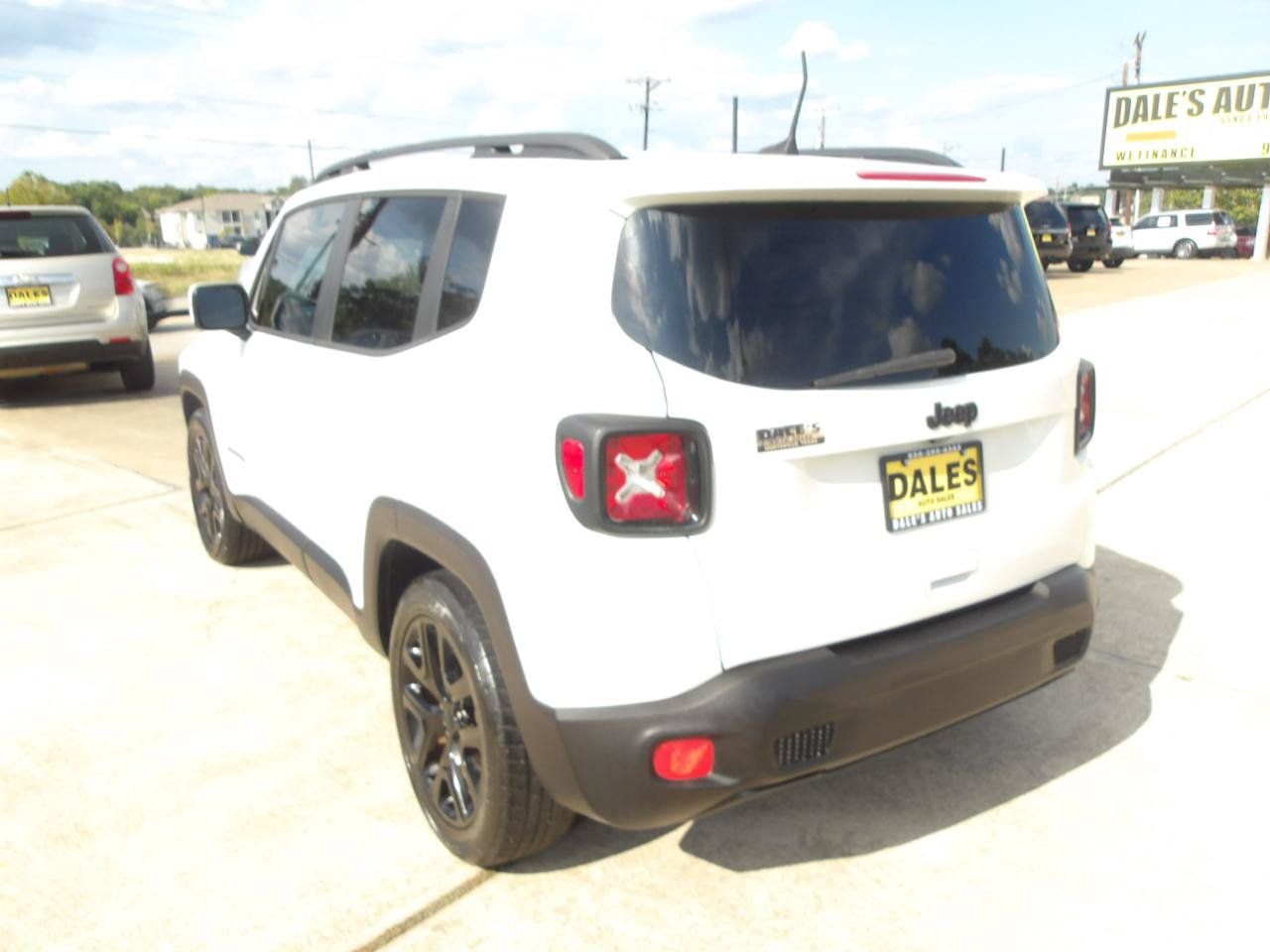 Used 2018 Jeep Renegade Altitude FWD image 14
