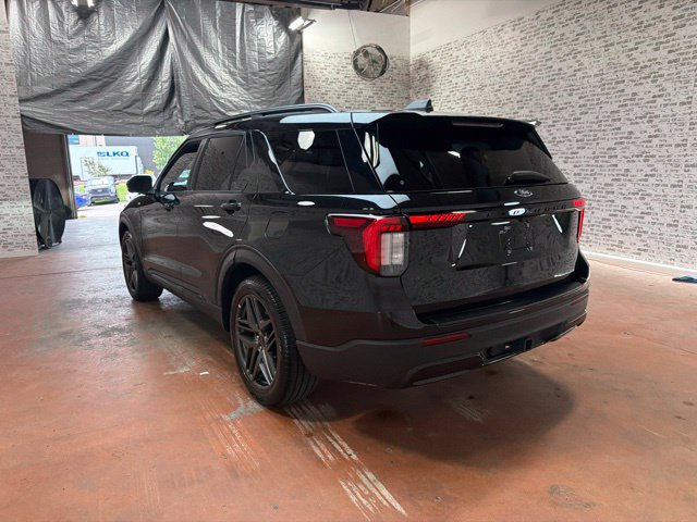 Used 2025 Ford Explorer ST-Line w/ Premium Package RWD image 5