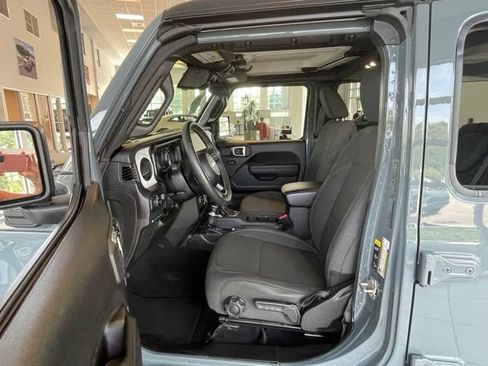 Certified 2024 Jeep Wrangler Unlimited w/ Convenience Group AWD/4WD image 21