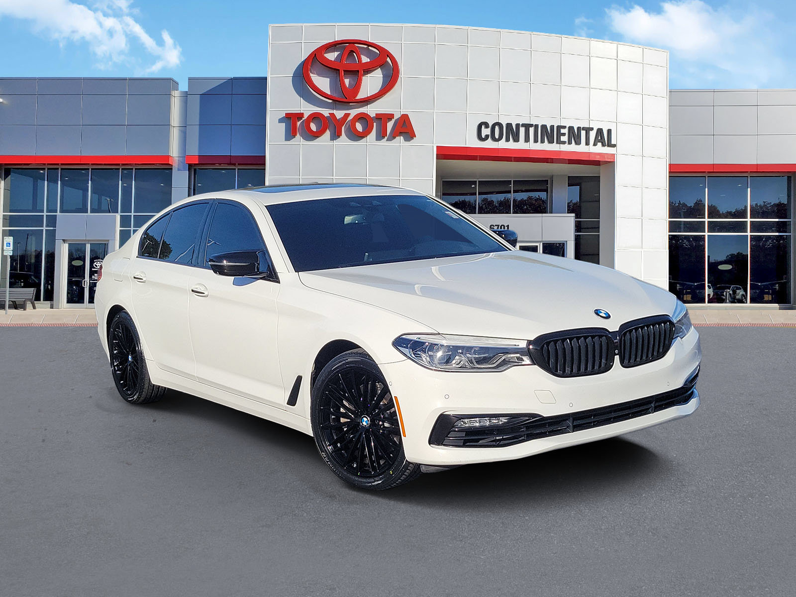 Used 2018 BMW 540i xDrive w/ Premium Package AWD/4WD image 2