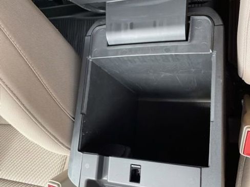 Used 2023 Ford Explorer XLT image 39