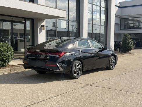 New 2026 Hyundai Elantra Limited image 4