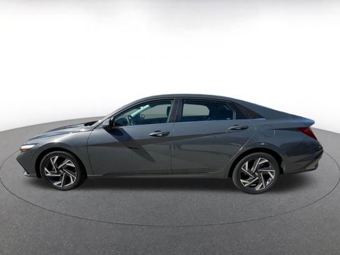 Used 2025 Hyundai Elantra SEL image 4