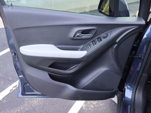 Used 2019 Chevrolet Trax LS FWD image 20