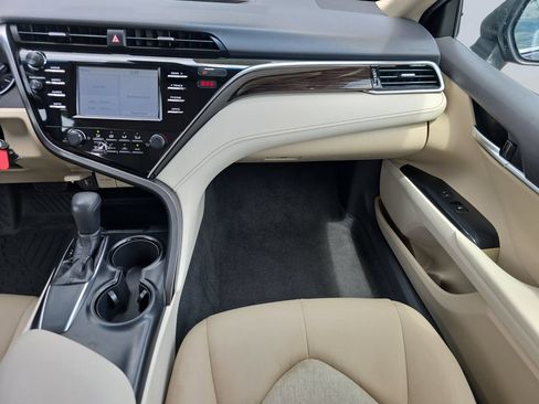 Used 2018 Toyota Camry LE FWD image 16