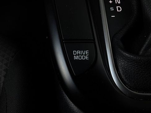 Used 2025 Kia Soul LX w/ LX Technology Package FWD image 22