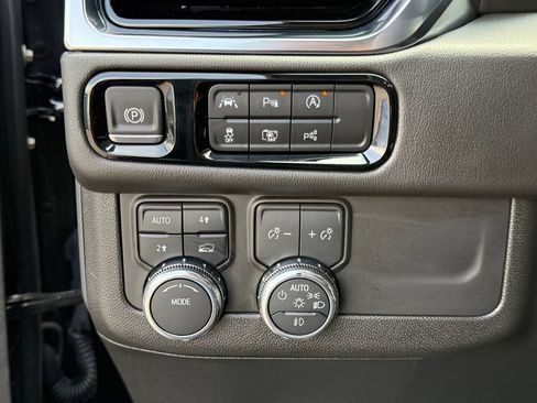 Used 2025 GMC Yukon Elevation w/ Technology Package AWD/4WD image 22