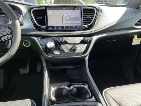 New 2026 Chrysler Pacifica Limited w/ S Appearance Package FWD image 21