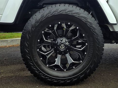 Used 2021 Jeep Gladiator Overland image 9