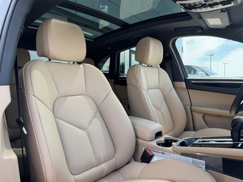 New 2026 Porsche Macan image 30