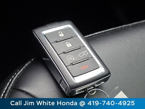 Used 2023 Jeep Grand Cherokee Limited w/ Black Appearance Package image 32