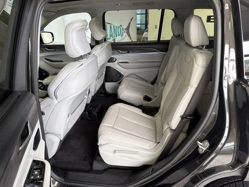 Used 2022 Jeep Grand Cherokee L Overland w/ Luxury Tech Group IV AWD/4WD image 27