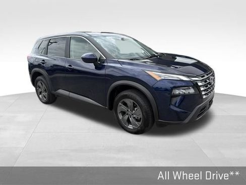Used 2025 Nissan Rogue SV AWD/4WD image 2
