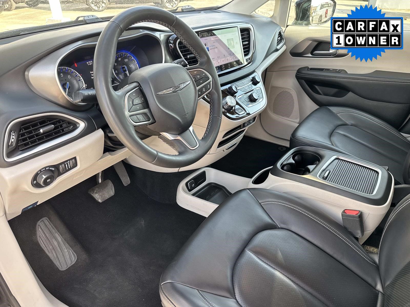 Used 2024 Chrysler Pacifica Touring-L FWD image 22