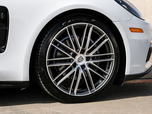 Used 2019 Porsche Panamera image 53