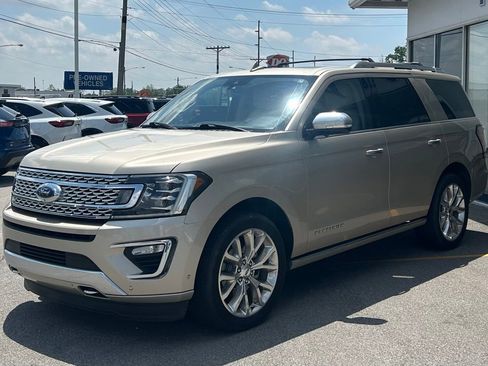 Used 2018 Ford Expedition Platinum AWD/4WD image 3